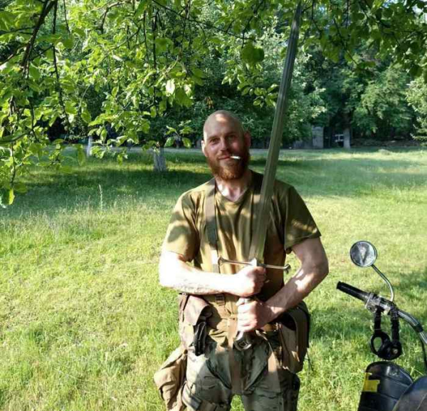 «Поховай мене поруч із бійцями, які лежать на полі Полтавської битви»: історія шведа, який знайшов в Україні своє кохання і загинув за її свободу - INFBusiness