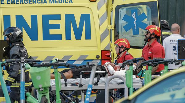 Смертельна троща в Лісабоні: фунікулер врізався в будівлю, багато загиблих (фото та відео) - INFBusiness