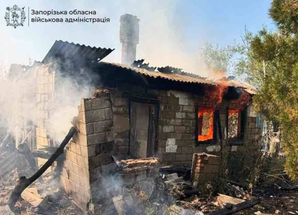 Вночі ворог атакував приватний сектор Запоріжжя: пожежники борються з вогнем (фото, відео) - INFBusiness