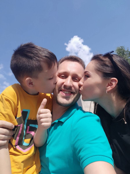 Ромчик, який дивом вижив після ракетної атаки рф по Вінниці, нарешті зміг зняти маску з обличчя, яку носив два роки: дитині хірурги також «зробили» вушка - INFBusiness
