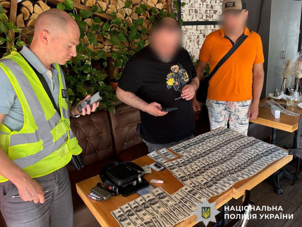 «Бронював» військовозобов’язаних за десять тисяч доларів: правоохоронці затримали в Києві посадовця Міноборони - INFBusiness