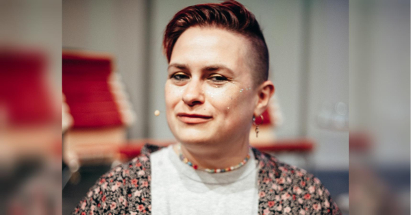 «Любов до своєї країни не має гендеру»: квір-людина, волонтер та активіст Едвард Різ про життя під час великої війни - INFBusiness