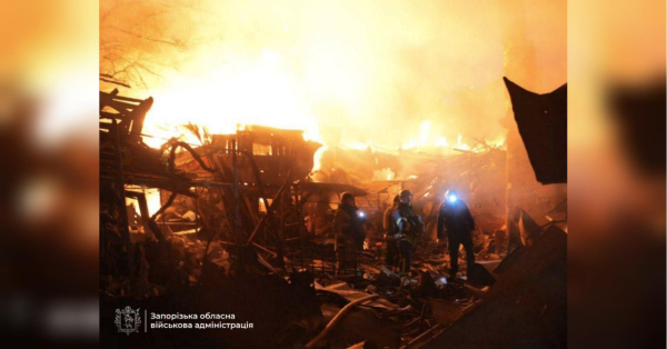 В ніч на 16 вересня російські війська атакували Україну ударними БпЛА. На Запоріжжі двоє людей загинули та 14 дістали поранення внаслідок атак ворога на Пологівський район та Запоріжжя, повідомив керівник ОВА Федоров. Пекельна ніч в Україні: вибухи, жертви, удари по дітях та рятувальниках - INFBusiness
