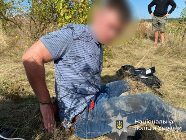 Жінки плакали, кричали, що вбивця «зарізав хлопчиків, як телят»: подробиці вбивства на Вінниччині двох старшокласників їхнім вчителем - INFBusiness