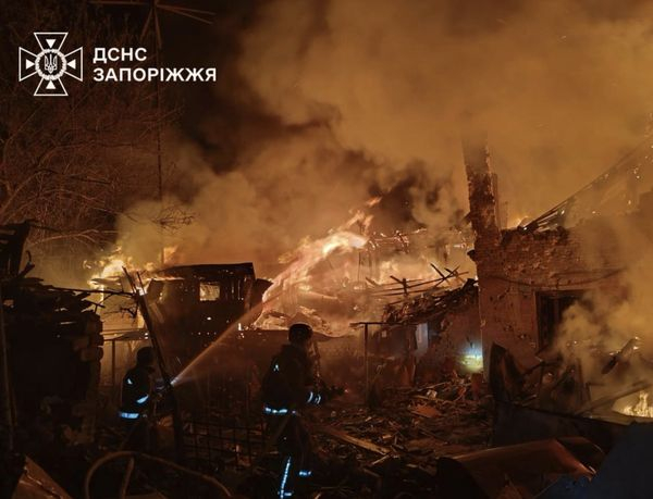 В ніч на 16 вересня російські війська атакували Україну ударними БпЛА. На Запоріжжі двоє людей загинули та 14 дістали поранення внаслідок атак ворога на Пологівський район та Запоріжжя, повідомив керівник ОВА Федоров. Пекельна ніч в Україні: вибухи, жертви, удари по дітях та рятувальниках - INFBusiness