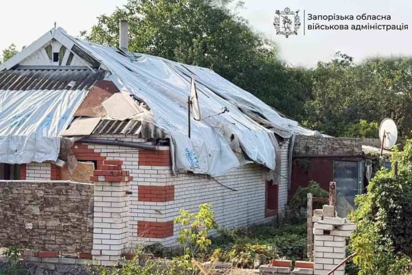 Нічний терор України триває: після атаки ворога горіли приватні будинки під Запоріжжям та на Дніпропетровщині (фото) - INFBusiness