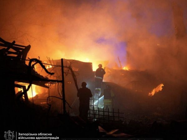 В ніч на 16 вересня російські війська атакували Україну ударними БпЛА. На Запоріжжі двоє людей загинули та 14 дістали поранення внаслідок атак ворога на Пологівський район та Запоріжжя, повідомив керівник ОВА Федоров. Пекельна ніч в Україні: вибухи, жертви, удари по дітях та рятувальниках - INFBusiness