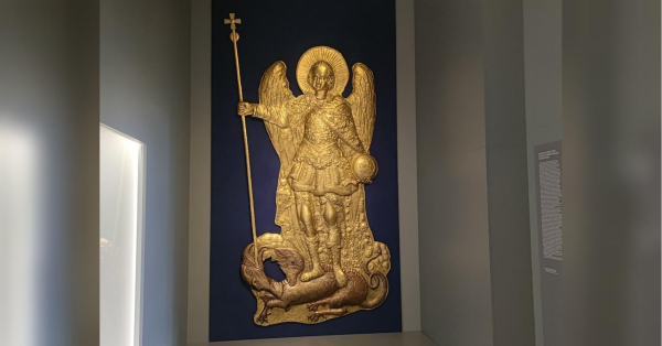 Небесний покровитель Києва повернувся після 43 років мандрів: у музеї показали барельєф Архистратига Михаїла, врятований з вогню - INFBusiness