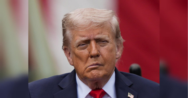 Президент США Дональд Трамп знову привернув увагу громадськості. Під час церемонії вшанування пам'яті жертв терактів 11 вересня у Пентагоні, ЗМІ помітили асиметрію його обличчя. У Трампа запідозрили інсульт: журналісти звернули увагу на перекошене обличчя - INFBusiness