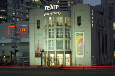 Українські театри повертаються з канікул. Натхненні підвищеним інтересом глядачів, вони запускають нові сцени й готують неочікувані колаборації. Forbes Ukraine запитав провідні театри Києва, Львова та Одеси про плани на новий сезон Театр на лівому березі /Театр на Лівому березі