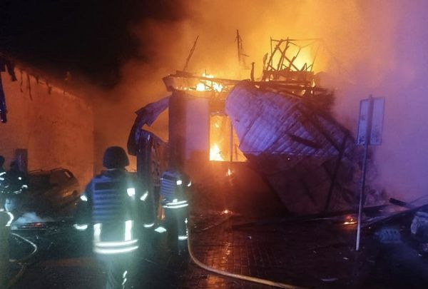 Росія вдарила по Києву дронами і балістикою: палають будинки, частина міста без світла і води, перебої в метро, є жертви (фото, відео) - INFBusiness