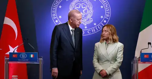 Ердоган — Мелоні: Ви маєте гарний вигляд, але повинні кинути палити - INFBusiness