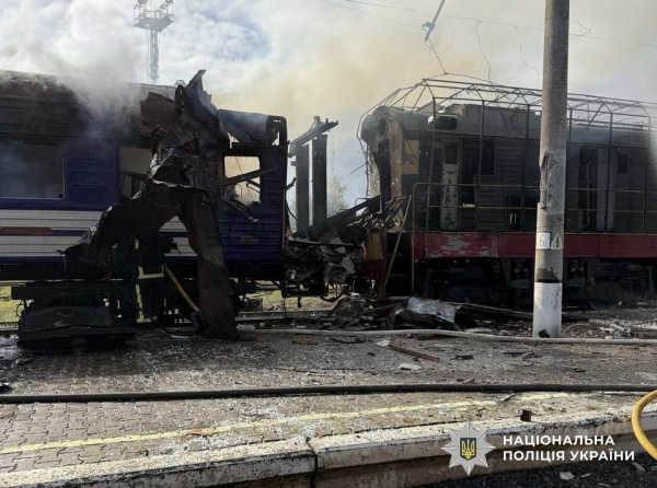 Показали жахливі наслідки смертельної атаки на вокзал та пасажирські потяги у Шостці (фото, відео) - INFBusiness