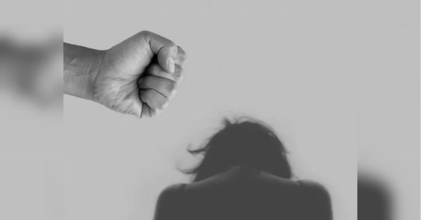Били ногами та виривали волосся: група підлітків на Сумщині жорстко знущалася над дівчиною - INFBusiness