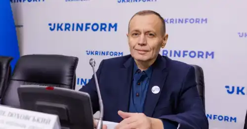 Більше п’яти років триває земельна реформа. Вона співпала не лише з пандемією коронавірусу та з початком широкомасштабної агресії Росії проти України. Вона стала елементом компрадорської, грабіжницької політики щодо українського народу. Земля, яка повинна бути загальним добром усіх громадян України, стала предметом торгу.  І наступні угоди: які уклав український уряд – Сторічна угода з Великобританією та Угода про надра зі Сполученими Штатами Америки – стали похідними від тієї «реформи», яку нинішня влада проштовхнула у парламенті, зробивши український народ беззахисним перед зовнішніми впливами. Закон про землю має бути переглянутий - Пелюховський - INFBusiness