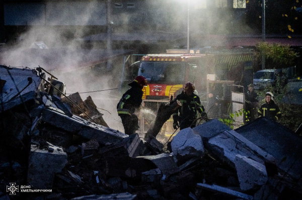 Фото ДСНС Під завалами будинку, що вибухнув у Хмельницькому, знайшли загиблих (фото, відео) - INFBusiness