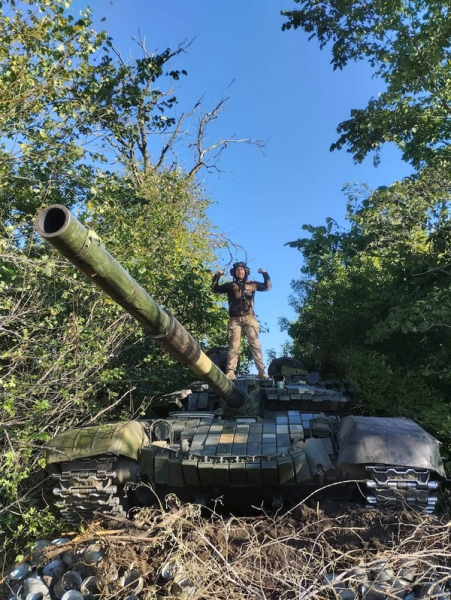 «Пірнув і зламав шию. До ранку міг не дожити»: танкіст ЗСУ після травми створив новий вид живопису - INFBusiness