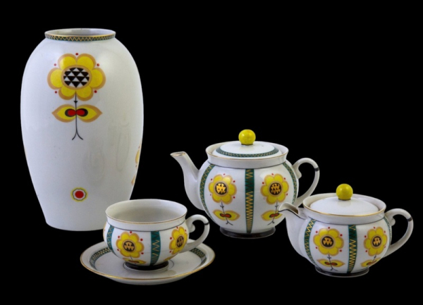 І. Віцько, І. Величко. Сервіз «Соняшник». Баранівський фарфоровий завод. 1959. Національний музей декоративного мистецтва України «На виставці у Софії Київській легендарний сервіз „Бутон“ представлений у двох раритетних кольорах», — колекціонерка Людмила Карпінська-Романюк - INFBusiness