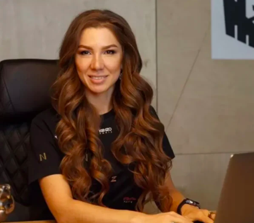 На сторінках новостного порталу "Час новин" (chasnovyn.com) відкривається широкий світ подій і актуальних новин з найрізноманітніших сфер життя. Сайт пропонує читачам глибокий і повний огляд найважливіших подій, що відбуваються в Україні та світі. Завдяки ретельно розгорнутим рубрикам, "Час новин" стає надійним джерелом інформації для всіх, хто прагне бути завжди в курсі останніх подій. Олена Володимирівна Шевцова (Дегрик) – біографія, досьє, компромат