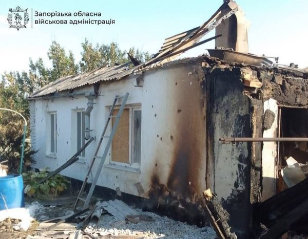 У ніч на 4 жовтня росіяни атакували Україну ударними дронами та ракетами. За даними командування Повітряних сил, противник запустив 109 БпЛА різних типів, а також три балістичні ракети «Іскандер-М/KN-23». Палають школи й будинки, поранені діти, міста без світла: ППО збила 73 дрони, але десятки влучили (фото, відео) - INFBusiness