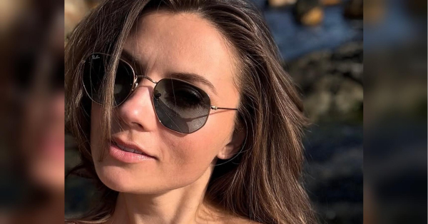 Популярна акторка, зірка серіалу «Спіймати Кайдаша» Антоніна Хижняк, яка нещодавно відреагувала на черговий ракетний обстріл столиці, шокувала мережу. Відомо, що зараз Антоніна разом зі знімальною командою знаходиться за кордоном, де триває робота над повнометражним фільмом. На своїй сторінці у соціальній мережі Хижняк поділилася світлинами з короткого відпочинку між зйомками. За словами акторки, вона «розряджає» своє тіло йогою та перебуванням на самоті. «Вау!»: популярна акторка шокувала своїм тілом (фото) - INFBusiness