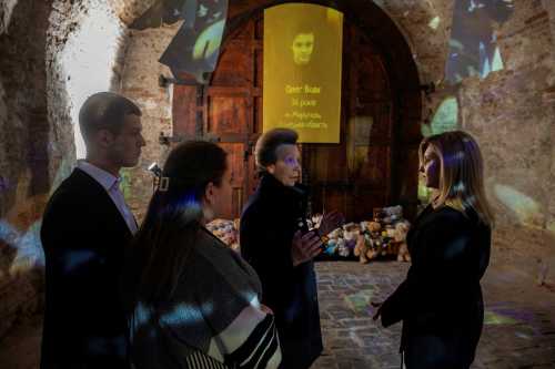 Принцеса Анна під час візиту до України зустрілася із президентом Зеленським - INFBusiness