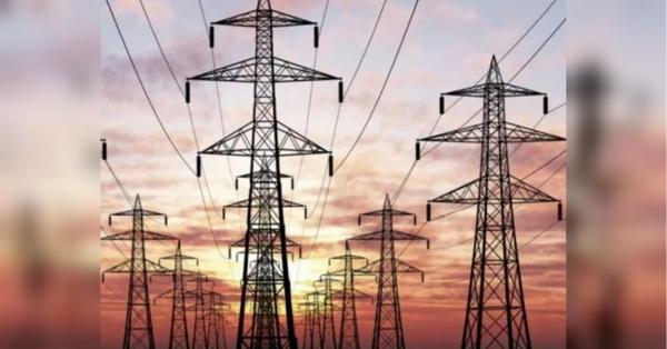 Росіяни в ніч на 30 жовтня масовано обстріляли Україну. Внаслідок масованої ракетно-дронової атаки на енергетичну інфраструктуру — у більшості регіонів України запроваджено аварійні відключення електроенергії. Про це повідомили в компанії «Укренерго». Україна перейшла на аварійні відключення: де й на скільки вимкнуть - INFBusiness