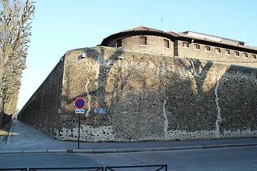 Одиночна камера з усіма зручностями: що відомо про в'язницю, де п'ять років проведе Ніколя Саркозі - INFBusiness