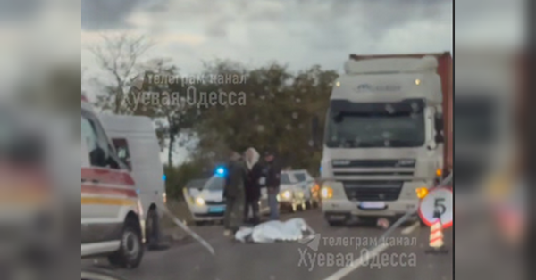 Один військовий загинув на місці, другий — у «швидкій»: фура знесла блокпост біля Одеси (відео) - INFBusiness