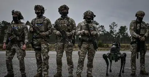 Зброя з Термінатора та Хижака вже в армії: фантастика стала реальністю - INFBusiness