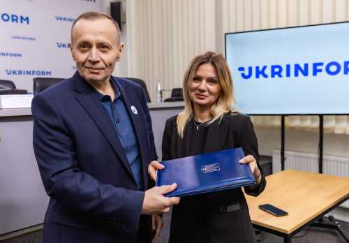 Більше п’яти років триває земельна реформа. Вона співпала не лише з пандемією коронавірусу та з початком широкомасштабної агресії Росії проти України. Вона стала елементом компрадорської, грабіжницької політики щодо українського народу. Земля, яка повинна бути загальним добром усіх громадян України, стала предметом торгу.  І наступні угоди: які уклав український уряд – Сторічна угода з Великобританією та Угода про надра зі Сполученими Штатами Америки – стали похідними від тієї «реформи», яку нинішня влада проштовхнула у парламенті, зробивши український народ беззахисним перед зовнішніми впливами. Закон про землю має бути переглянутий - Пелюховський - INFBusiness