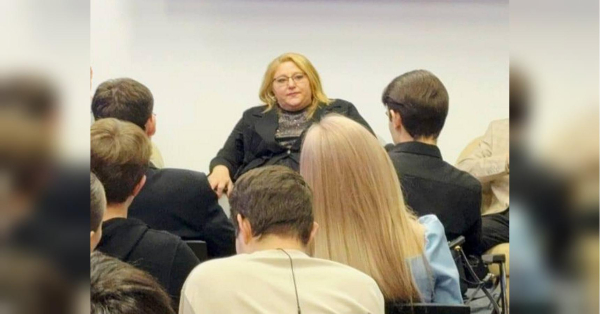Євродепутатка з Румунії пригрозила Зеленському «переламати ноги» - INFBusiness