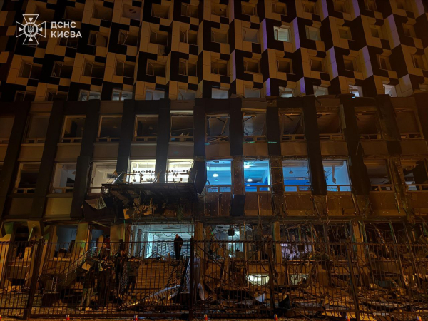 «Шахеди» другу ніч поспіль атакували Київ: росіяни «денацифікували» дитячий садок та синагогу (фото, відео) - INFBusiness