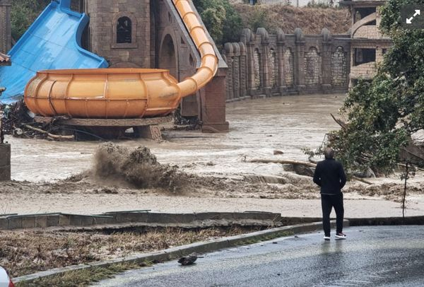 Повінь у Болгарії: зруйновані будівлі, закриті дороги, влада оголосила надзвичайний стан (фото та відео) - INFBusiness