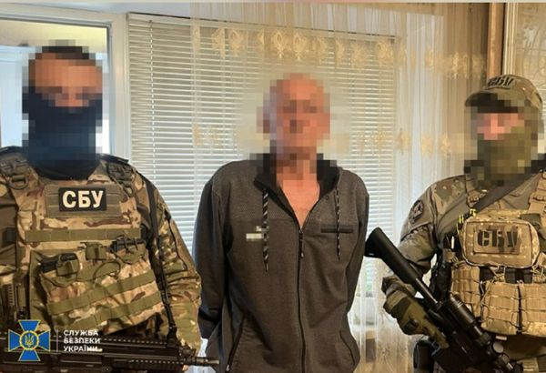 Видавав себе за воїна ЗСУ: затримано російського агента, який наводив авіабомби та артилерію ворога на Слов'янськ (фото) - INFBusiness
