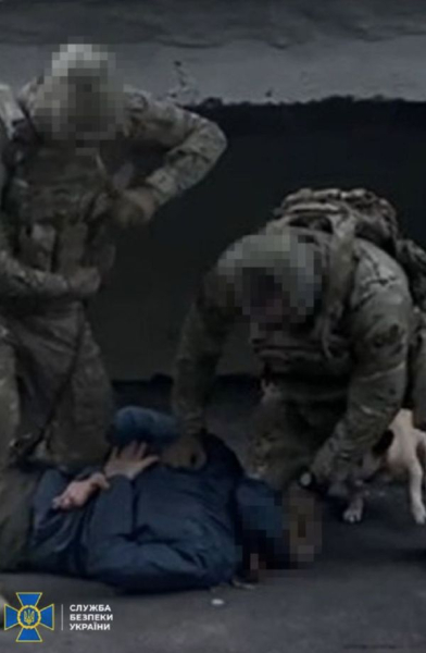 Видавав себе за воїна ЗСУ: затримано російського агента, який наводив авіабомби та артилерію ворога на Слов'янськ (фото) - INFBusiness
