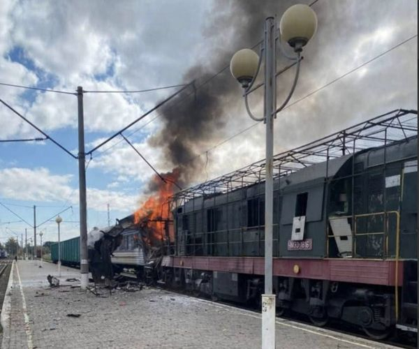 Росія вдарила по вокзалу в Шостці: ракета влучила у пасажирський потяг, є постраждалі (відео) - INFBusiness