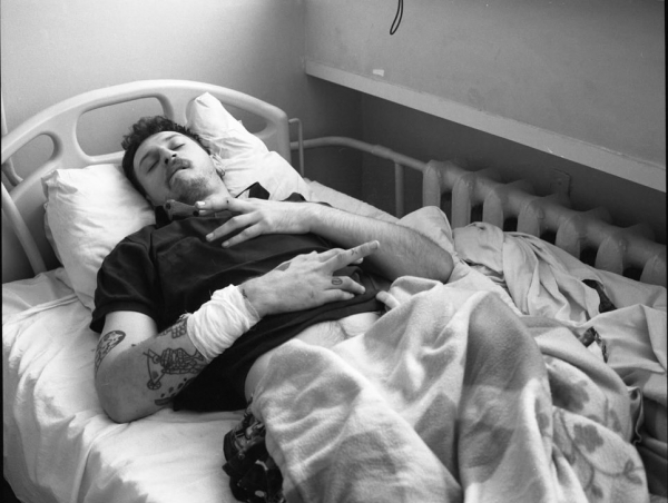 «Я живий. Ногу відрізали»: журналіст написав в соцмережі про удар FPV-дроном і втрату друга - INFBusiness