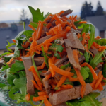 Дуже смачний та ситний салат з руколою: апетитно, як у ресторані - INFBusiness