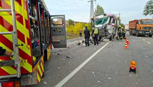В Олександрії деблокували травмованого чоловіка з пошкодженого в ДТП автомобіля (ФОТО) - INFBusiness