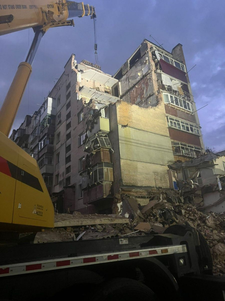 Фото ОДА Під завалами будинку, що вибухнув у Хмельницькому, знайшли загиблих (фото, відео) - INFBusiness