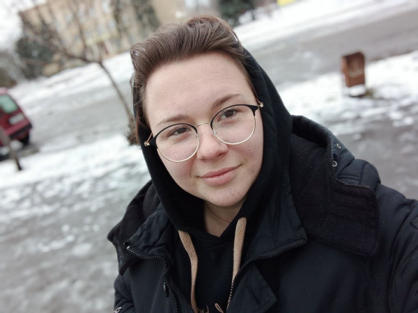«Шантажуючи розправою над донькою, ФСБешник вмовляв мене влаштуватись в Києві в ТЦК або шпиталь, щоб збирати інформацію», — мати цивільної полоненої - INFBusiness