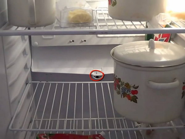 Дренажний отвір холодильника Чому холодильник «їсть» більше енергії: несподівана причина, яку легко усунути - INFBusiness