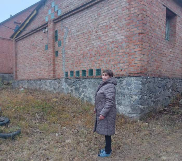 Грузин з Луганська, українка з Лисичанська. Як колишні безхатьки купили дачу без води та кухні: історія неймовірного кохання - INFBusiness