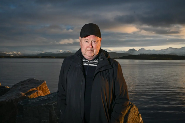 Колишній головний тренер збірних Данії, Норвегії та Ісландії з футболу Оге Харейде, який минулого року протистояв команді України в плейоф за путівку на Євро-2024, бореться з раком мозку, повідомляє VG. У знаменитого екстренера трьох футбольних збірних виявили страшну хворобу (фото) - INFBusiness