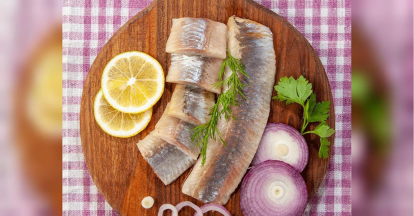 Професійні кухарі в ресторанах мають багато секретів в своєму арсеналі. Про один з них — як приготувати ідеальне яйце пашот — розповідав Олександр Огороднік. Як за кілька секунд позбавитися від кісток в оселедці: хитрий спосіб від кухарів у ресторанах - INFBusiness