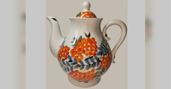 «Можливо, посуд з ягодою, яка вважається сильним оберегом, є й у вашій оселі» — колекціонерка Людмила Карпінська-Романюк - INFBusiness