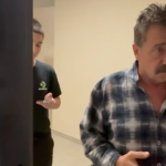 Пораненого бійця Азову" та його дружину побили сусіди — «заважав» звук його милиці - INFBusiness