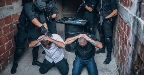 Російські шпигуни атакують Європу: від консервів до підлітків-хакерів - INFBusiness