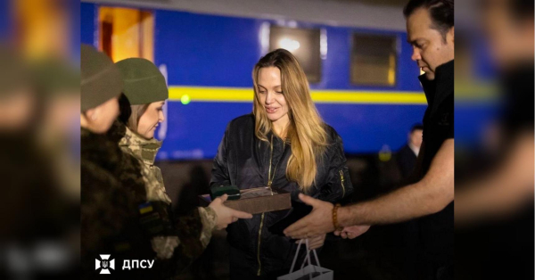 Пригоди «місіс Сміт» завершились на позитиві: що пишуть блогери про візит Анджеліни Джолі в Україну - INFBusiness